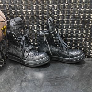 <span class=keywords><strong>รองเท้า</strong></span>บู้ทกลาง RO25ย้อนยุคสำหรับผู้ชาย, <span class=keywords><strong>รองเท้า</strong></span>แฟชั่นลายงูสไตล์ croc. - Product Image 2