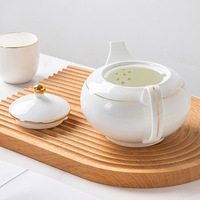 Service à thé minimaliste écologique blanc pur avec bordure dorée, 1 théière, 6 tasses, service en céramique moderne, en stock pour les hôtels