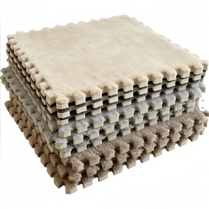 Tapis en mousse emboîtables doux et respectueux de la peau avec surface en fausse fourrure pour <span class=keywords><strong>centre</strong></span> <span class=keywords><strong>d</strong></span>'activités pour enfants - Product Image 2