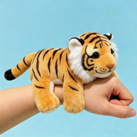 Bracelet en peluche tigre rembourré en coton PP de haute qualité, poupée réconfortante, bracelet de poignet en peluche pour enfants, pendentif décoratif pour voiture