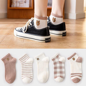 Nouvelles <span class=keywords><strong>chaussettes</strong></span> pour femmes <span class=keywords><strong>de</strong></span> haute qualité, populaires et mignonnes, <span class=keywords><strong>lot</strong></span> <span class=keywords><strong>de</strong></span> <span class=keywords><strong>chaussettes</strong></span> courtes pour femmes avec logo personnalisé accepté - Product Image 4