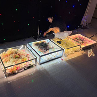 Plateforme de marche lumineuse à LED transparente, panneaux de fleurs, piste de danse en verre portable, scène de mariage