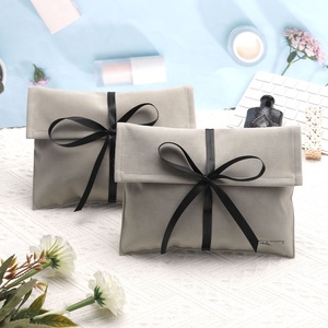 Sac enveloppe en faux daim imprimé logo personnalisé <span class=keywords><strong>pochette</strong></span> d'emballage de voyage pour <span class=keywords><strong>costume</strong></span> de vêtements enveloppe de luxe sac à poussière en velours - Product Image 4