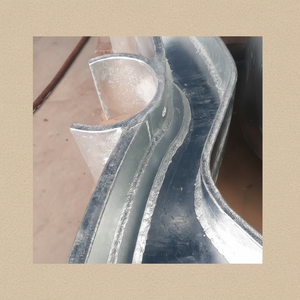 Clôture routière galvanisée à chaud de haute qualité, argentée, hauteur 1,5 m, longueur 2000 mm, fabriquée au Vietnam - Product Image 1