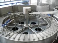Usine d'embouteillage automatique d'eau potable minérale pure, ligne de production 3 en 1 pour le lavage, le remplissage et le bouchage de bouteilles en PET