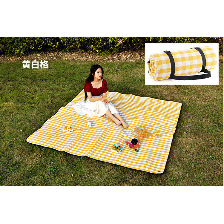 À carreaux jaunes et blancs