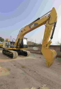 Excavadora de cadenas 320D2L usada en buen estado, 20 toneladas, pocas horas de trabajo, duradera, rentable, con motor y bomba listos para usar. - Product Image 5