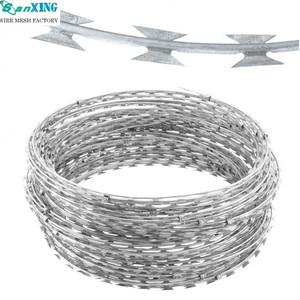 <span class=keywords><strong>Alambre</strong></span> <span class=keywords><strong>de</strong></span> púas en espiral Sanxing Factory BTO-22 CBT - Galvanizado y recubierto <span class=keywords><strong>de</strong></span> PVC, longitud <span class=keywords><strong>de</strong></span> púas <span class=keywords><strong>de</strong></span> 60/65 mm para protección <span class=keywords><strong>de</strong></span> ferrocarriles y carreteras - Product Image 4