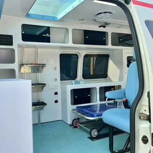 Fournisseur professionnel de petits véhicules médicaux mobiles de soins critiques à essence manuels 4x2 neufs pour le transport de patients - Product Image 4