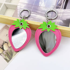 ポータブルピンクのイチゴのデザインキーチェーン卸売ピュアカラーレザーメイクミラーキーリング<span class=keywords><strong>Pvc</strong></span>かわいい漫画ペンダント - Product Image 1