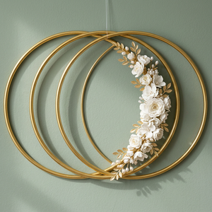 Corona Decorativa Redonda de Metal Dorado con Flores Blancas, Hecha a Mano, Arte de Pared Romántico para Boda, Paquete de Varias Piezas - Product Image 3