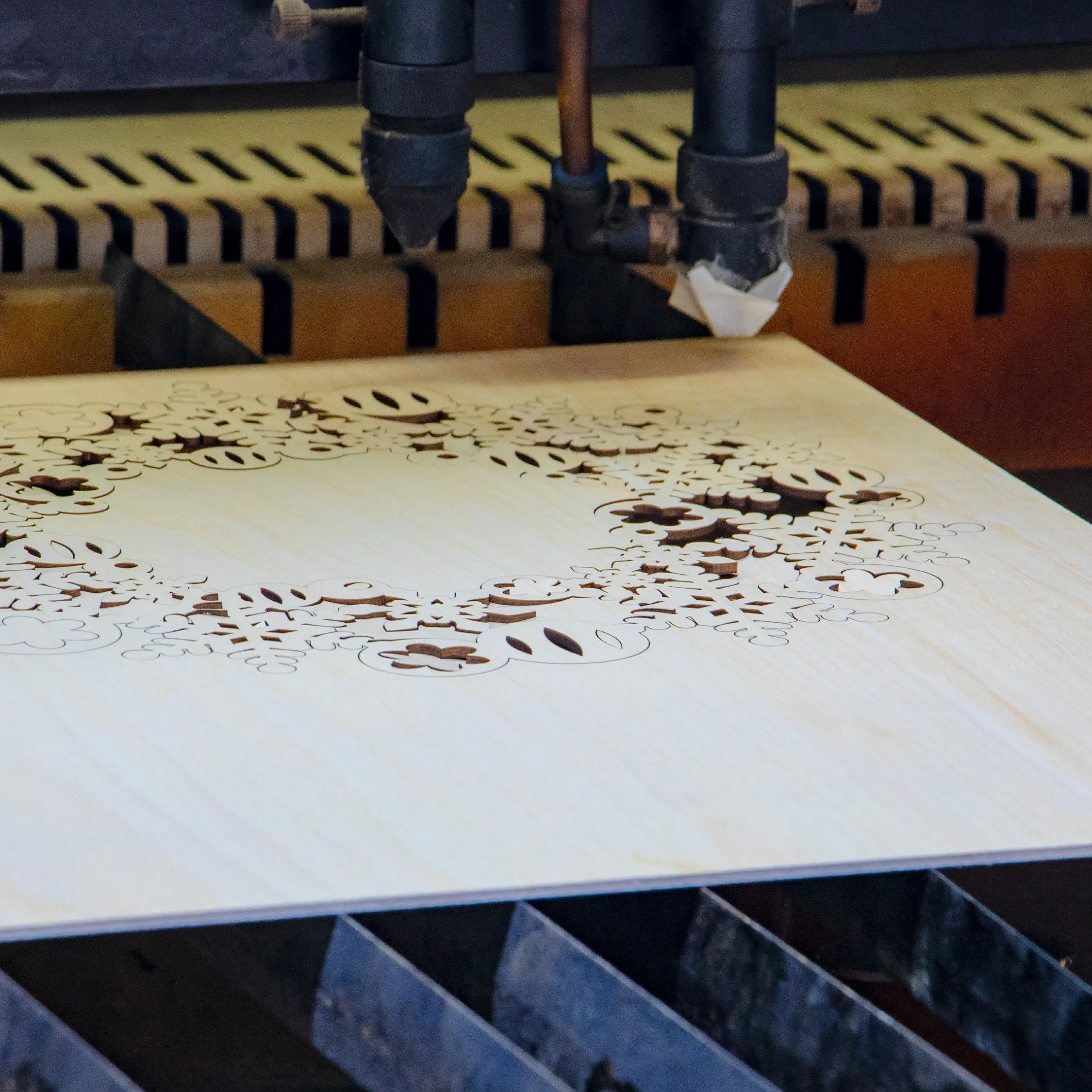 نموذج منحوت مخصص للقطع بالليزر من مصنع الخشب الرقائقي خدمة القطع بالليزر