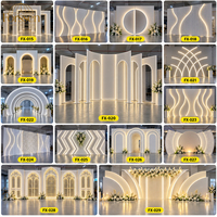 Panneau de fond de scène de mariage en acrylique blanc 3D en forme de vague avec éclairage LED pour la décoration de la scène de mariage, de la réception et des événements