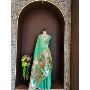 Green Silk <b>Saree</b> With Hand Drawn Swan And Floral Design Traditional Ethnic Wear <b>For</b> <b>Women</b> India Pakistan Style Floor Length - Product Image 5