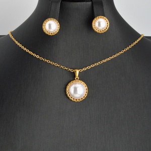 Conjunto de Joyería de Acero Inoxidable de Moda, Aretes de Botón con Forma de Corazón, Collar con Colgante de Perla Hipoalergénico - Product Image 4