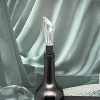 Accessoires de vin cadeau Premium moderne 2 en 1 Mini Portable réveil aérateur verseur de vin avec bâton de refroidissement de vin