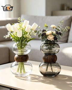 Jarrón Redondo Grande <span class=keywords><strong>de</strong></span> Vidrio con Detalles <span class=keywords><strong>de</strong></span> Madera Estilo Nórdico, Ideal para Arreglos Florales <span class=keywords><strong>de</strong></span> Mesa - Product Image 1