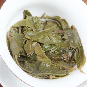 Célèbre gâteau de thé chinois Shen Puerh Bada Arbor 2022, thé Pu Er <span class=keywords><strong>Qi</strong></span> <span class=keywords><strong>Zi</strong></span> <span class=keywords><strong>Bing</strong></span> non fermenté, 357 grammes - Product Image 6