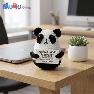 Muñeco de Ganchillo Hecho a Mano Personalizado, <span class=keywords><strong>Panda</strong></span> Amigurumi con Tarjeta Positiva, Abrazo de Bolsillo de Apoyo Emocional, Compañero de Escritorio, Regalo de Navidad - Product Image 5