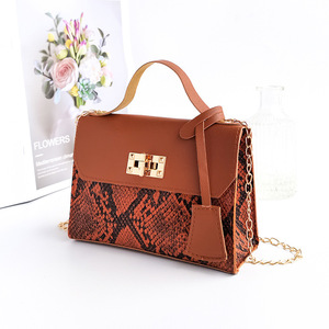 Nouveaux sacs <span class=keywords><strong>à</strong></span> bandoulière en cuir PU pour femmes, Mini sacs <span class=keywords><strong>à</strong></span> <span class=keywords><strong>main</strong></span> avec serrure, vente en gros - Product Image 4