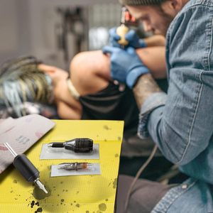 Sj चिकित्सा उपभोग्य 3ply डिस्पोजेबल प्लास्टिक डेंटल बाइब्स वाटरप्रूफ डेंटल बाइब एप्रन सस्ते डिस्पोजेबल डेंटल बाइब्स - Product Image 4