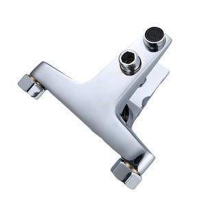 Juego de grifería de ducha de pared con triple control y rociador de mano, cabezal de ducha tipo lluvia, y válvula de cerámica - Product Image 1