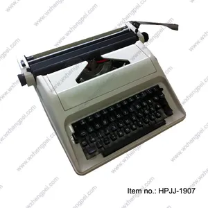 Modelo de máquina de escribir de metal antiguo