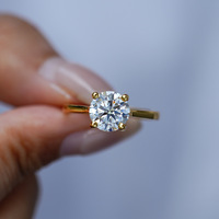Bague de fiançailles/mariage en argent S925 plaqué or 18 carats avec moissanite de forme vintage à quatre griffes de 2 carats, vente en gros d'usine GF, certifiée GRA