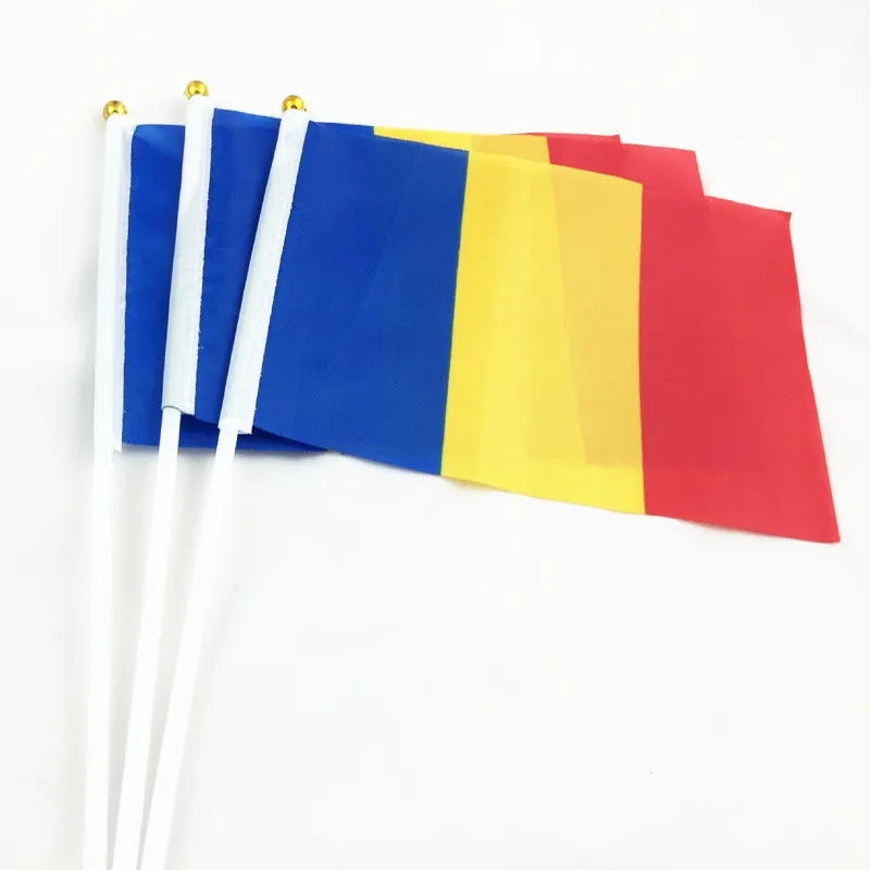 Ücretsiz kargo romanya bayrağı çin ofis satın ajan fabrika kalite çek siparişi takip el sallayarak sopa romanya el bayrakları