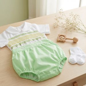 Conjunto de Pelele para Bebé Hecho a Mano con Cuello Peter Pan, Camisa de Algodón Blanca y Pantalón Corto Verde, Atuendo de Boutique para Niños Pequeños - Product Image 5