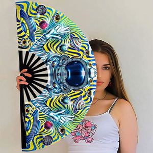 Éventail pliant en bambou de 33 cm, motif astronaute trippy et galaxie, grand éventail de rave imprimé pour festivals et soirées - Product Image 4