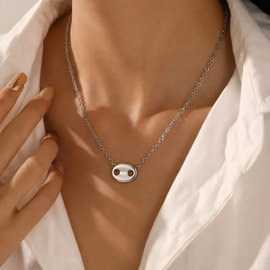 Collar de Moda Chapado en Oro de 18K con Colgante Geométrico de Nariz de Cerdo, Diseño de Acero Inoxidable 304 con Baño Electrolítico al Vacío - Product Image 3