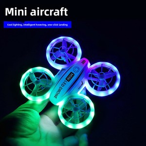 Dron de Control remoto para niños principiantes M2 con transformación de luz Acrobacias de 360 ° Motor de copa hueca hecho de plástico duradero - Product Image 5