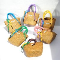 Bolsa de Praia de Palha Durável com Alça de Corda de Nylon e Decoração Pendurada, Mini Bolsa Tote de Designer Tecida à Mão, Tendência de Moda 2026