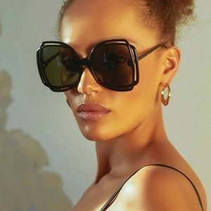 Lunettes de soleil surdimensionnées carrées vintage rétro 2023 avec logo personnalisé, monture irrégulière, pour femmes - Product Image 1