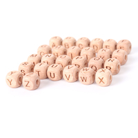 Dés personnalisés gravés au laser de 10 mm et 12 mm, en bois de hêtre, cubes carrés, perles en bois avec lettres de l'alphabet anglais et trou