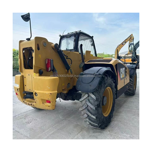 Chariot télescopique diesel CAT d'occasion TH414 4x4 tout-terrain avec pneus pneumatiques, commande en position debout, mât à trois sections et déplaceur latéral hydraulique - Product Image 4