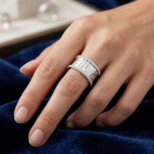 Anillo ZHENXU con Tecnología Italiana de Grabado, Patrón Ondulado Irregular, Anillo Ancho con Incrustaciones de Diamantes, Unisex para Mujer - Product Image 1