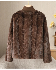 Cappotto Corto di Lusso in Vera Pelliccia di <span class=keywords><strong>Visone</strong></span> per <span class=keywords><strong>Donna</strong></span>, Traspirante ed Ecologico, Design Italiano Grigio, Vendita Diretta dalla Fabbrica - Product Image 4