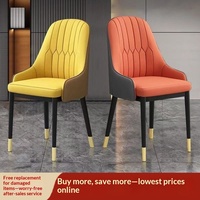 Chaise de salle à manger nordique de luxe léger, style italien moderne et minimaliste, rembourrée en cuir, avec accoudoirs et structure métallique, pour la maison et les restaurants