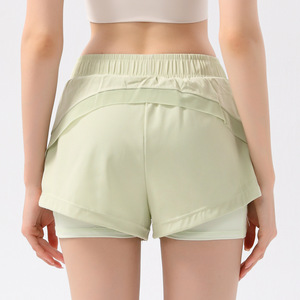 Shorts de course 2-en-1 pour femmes, taille haute élastique, couleur unie, avec poches latérales, anti-transparence, séchage rapide, respirant, pour l'entraînement (vente en gros) - Product Image 4