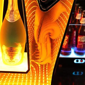 Présentateur de <span class=keywords><strong>bouteille</strong></span> de service VIP d'apparence de couronne de casier à champagne en acrylique personnalisé pour la vente en gros - Product Image 3