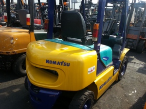 <b>Used</b> Komatsu FD30 Original Japan Forklift 3 Ton Diesel 2012 Model 4X4 Drive Two Stage Mast 1 Year Warranty Good Condition Sale - Product Image 2