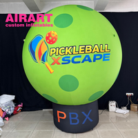 Pickleball gonflable personnalisé AIRART ajouter un modèle de sphère gonflable de base pour la promotion d'événements de tournois de pickleball