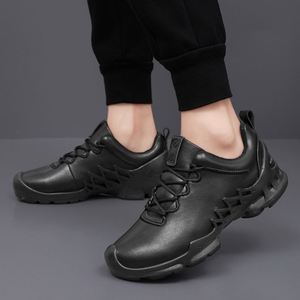 รองเท้าผ้าใบลำลองผู้ชาย หนังแท้ ใส่สบาย รองรับแรงกระแทก เหมาะกับกิจกรรมกลางแจ้งและเดินเล่น - Product Image 4