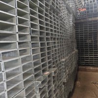 Tuyaux carrés galvanisés à chaud ERW de grade Q355/S355JR/A500, résistance à l'étreinte 355 MPa, coupés sur mesure pour supports de bâtiments de grande hauteur