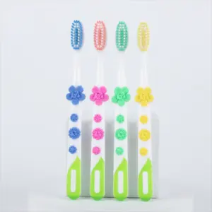 2024 Лидер продаж, пластиковая зубная щетка со средней щетиной для взрослых, лидер продаж в Китае
