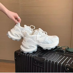 Sneakers polyvalentes pour femmes toutes saisons avec semelle épaisse et design respirant pour un usage décontracté - Product Image 2