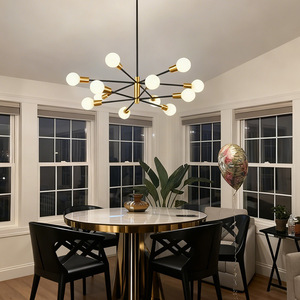 Lámpara de techo moderna North Satellite Chandelier en negro y dorado para sala de estar, comedor, dormitorio y estudio. - Product Image 4