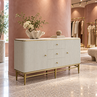 WYRAX Fashion Boutique Weißes Geriffeltes Buffet-Schrank mit Mittelschubladen Seitenschränken Breiter Vitrine und Goldfarbener Metallbasis